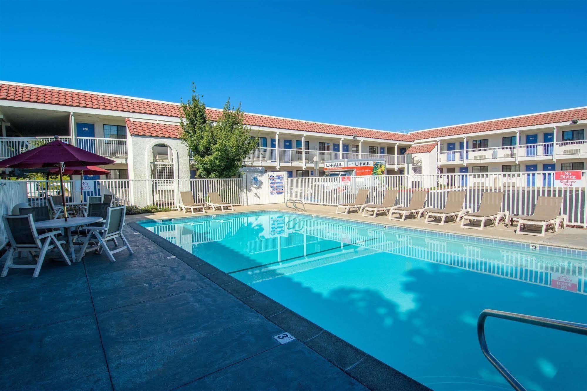 Motel 6-Redding, Ca - South Bagian luar foto