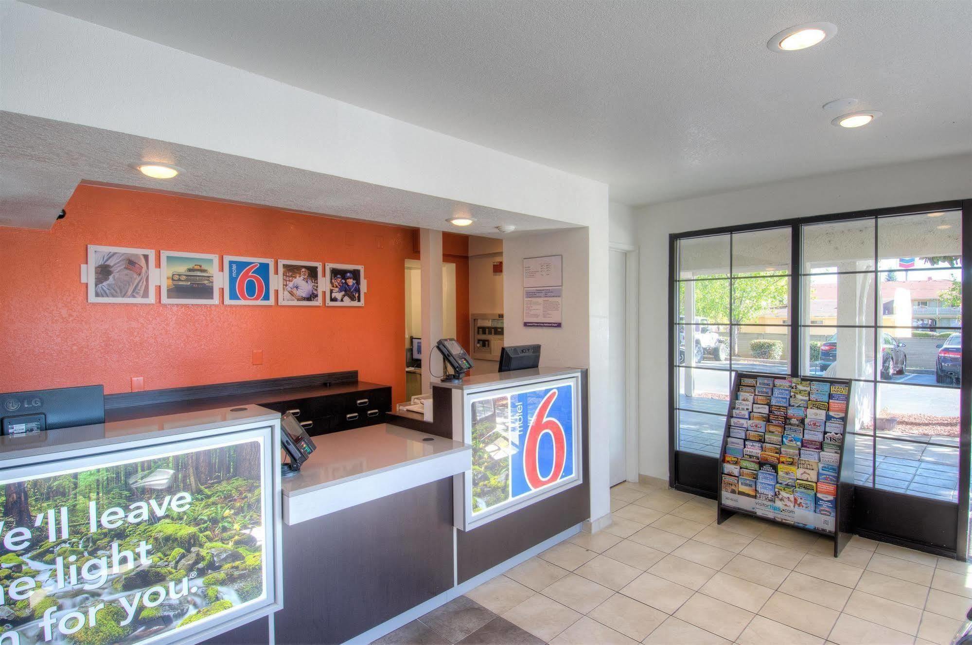 Motel 6-Redding, Ca - South Bagian luar foto